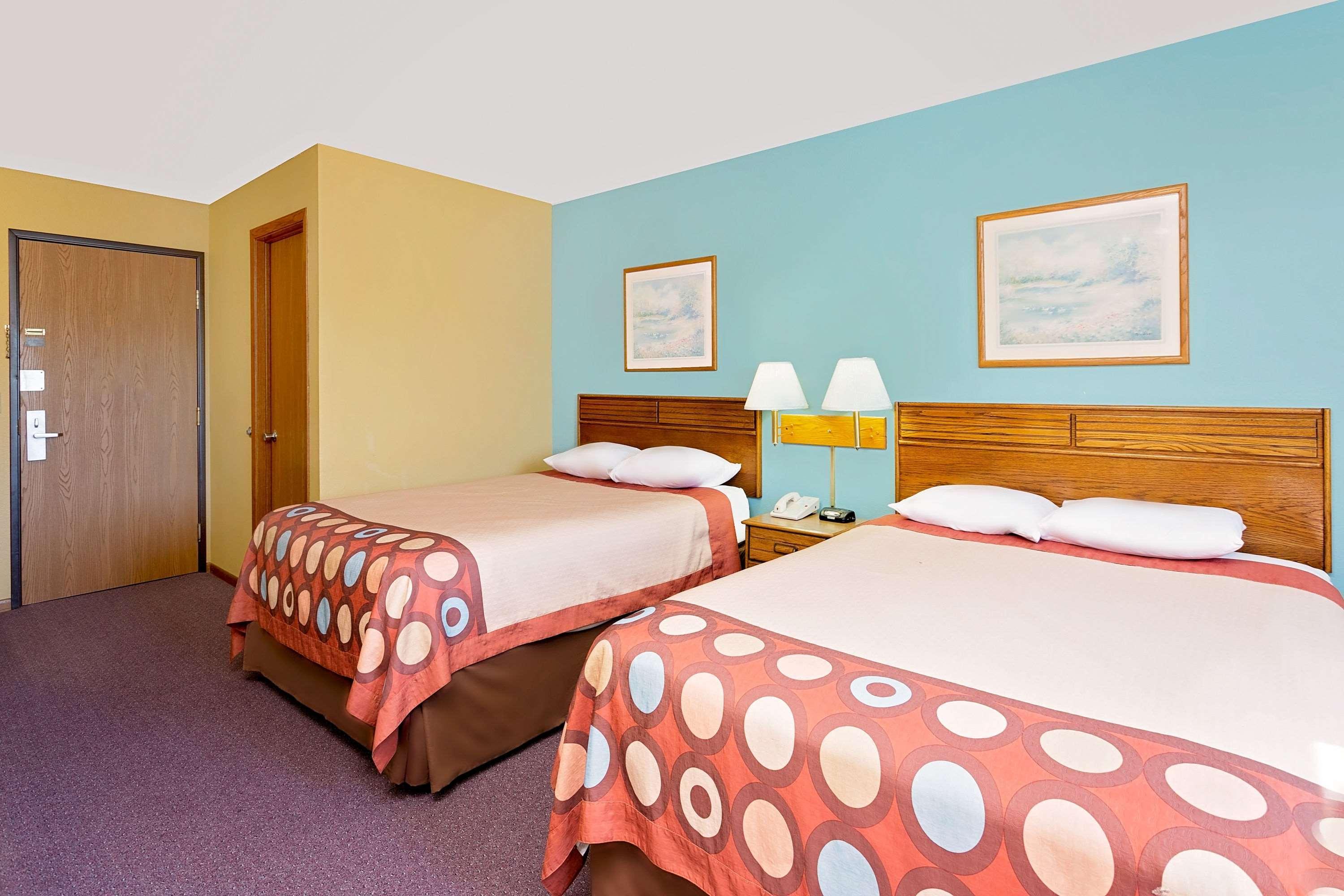 Super 8 By Wyndham Dyersville Exterior foto