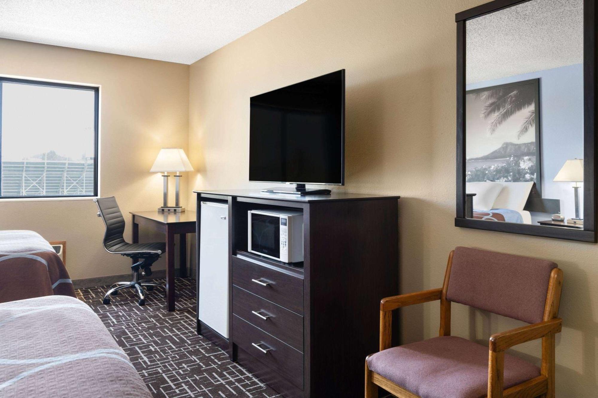 Super 8 By Wyndham Dyersville Exterior foto
