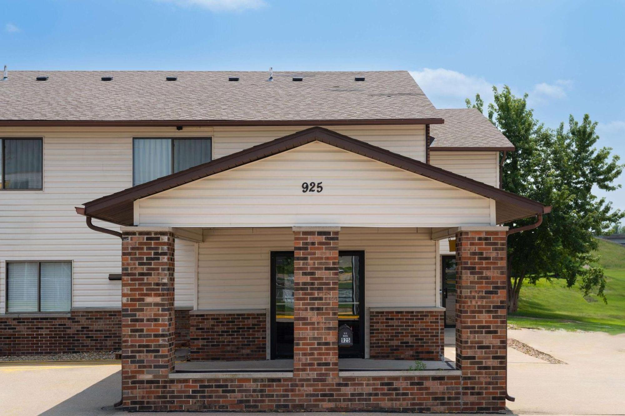 Super 8 By Wyndham Dyersville Exterior foto