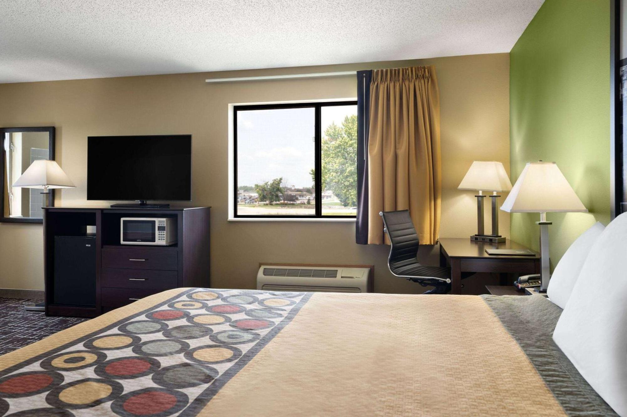 Super 8 By Wyndham Dyersville Exterior foto